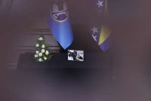 SARAJEVO, 18. januara (FENA) – U sarajevskoj Vijećnici, danas je održana komemoracija jednom od najboljih ratnih snimatelja BHRT-a, RTVBiH-a i TVSA Hakiji Hadžaliću, majstoru raskošnih slika, čovjeku koji je sa kamerom na ramenu bilježio život u, kako je istaknuto, na  komemoraciji, nemilosti. (Foto FENA/Almir Razić)
