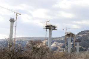 MOSTAR, 25. siječnja (FENA) – Nakon godina gradnje i uloženih milijuna poznat je vremenski okvir dovršetka najvećeg poslijeratnog projekta u Bosni i Hercegovini - koridora V-c.(Foto FENA/Emanuel Soca)
