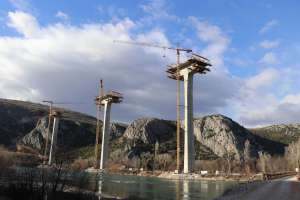 MOSTAR, 25. siječnja (FENA) – Nakon godina gradnje i uloženih milijuna poznat je vremenski okvir dovršetka najvećeg poslijeratnog projekta u Bosni i Hercegovini - koridora V-c.(Foto FENA/Emanuel Soca)