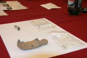 ZENICA, 22. juna (FENA) - Austrijski i bosanskohercegovački arheolozi prezentirali su danas u Muzeju Grada Zenica rezultate istraživanja prahistorijskih nalazišta Gradina na Kopilu i Mrtvačka gradina u Gradišću kod Zenice, koje su provodili od kraja 2019. godine te u skolopu kojih su pronašli i 45 grobova s 50 ljudskih skeleta iz brončanog i željeznog doba.(Foto FENA/Vehid Begunić)

