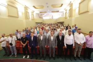 LIVNO, 5. augusta (FENA) - U Velikoj sali BZK Preporod u Livnu je održana tribina Stranke demokratske akcije, na kojoj se okupljenim članovima i simpatizerima SDA i građanima Livna obratio predsjednik SDA Bakir Izetbegović. (Foto SDA)