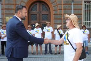 SARAJEVO, 20. jula (FENA) - Grupa bosanskohercegovačkih volontera otputovala je jutros u Novi Pazar gdje će zajedno s volonterima iz drugih država učestvovati u akciji čišćenja i uređenja gradske plaže.