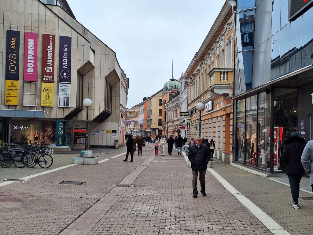 U Zavodu za zapošljavanje RS kažu da je u deset mjeseci ove godine na evidenciju prijavljeno 9.799 radnika kojima su poslodavci dali otkaz jer su postali tehnološki višak