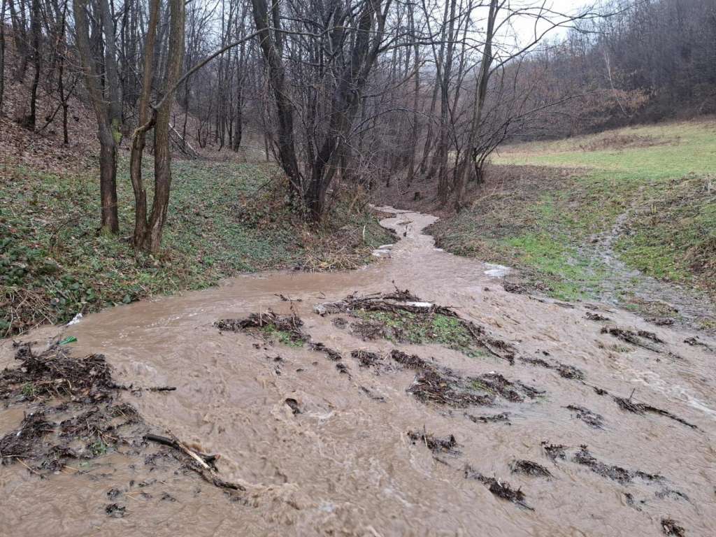 Na području Donjeg Vakufa poplavljeno desetak stambenih i više pomoćnih objekata