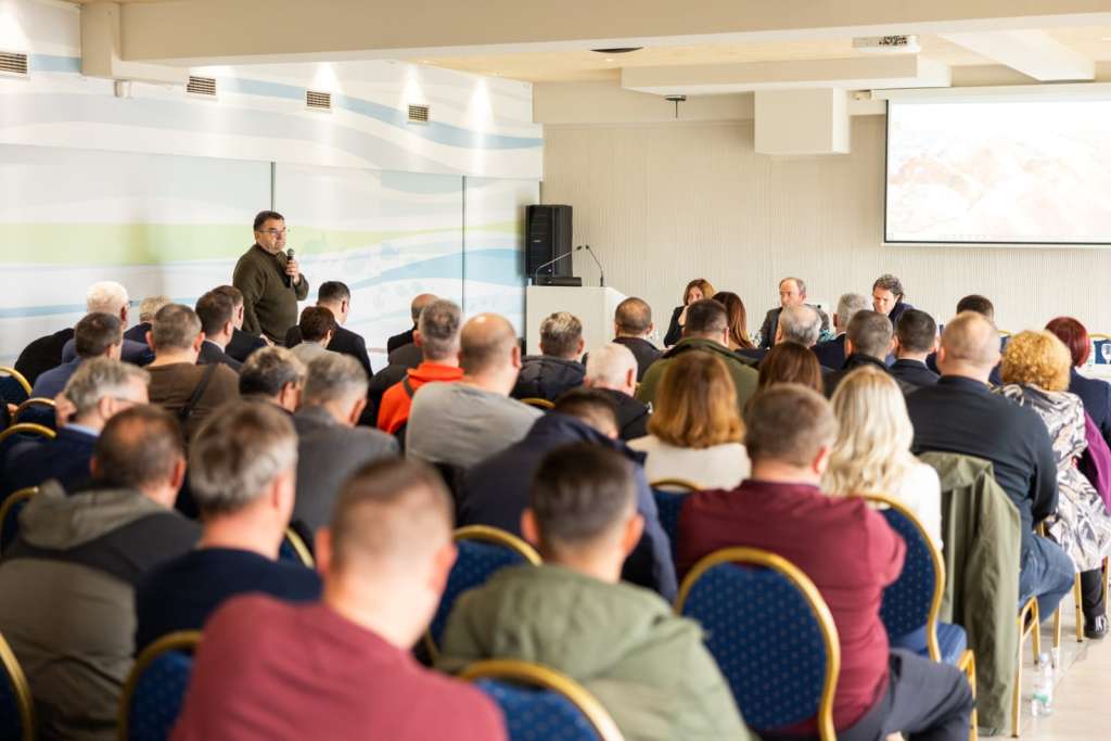 U Orašju održan okrugli stol o fiskalnim izazovima u FBiH: Fiskalna reforma ključni prioritet