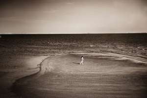 SARAJEVO, 17. aprila (FENA) - Izložba fotografija „Čovjek na istoku“, fotografa Hadisa Medenčevića, otvorena je večeras  u galeriji Java, u okviru ovogodišnjeg Modula Memorije. „Čovjek na Istoku“ je fotografska priča o razlikama i sličnostima ljudi na istoku, praćenim od Rusije, Kirgistana, Kine, Vijetnama, Kambodže, Hong Konga, Malezije pa sve do dalekog Japana, Nepala, Irana, Sjeverne i Južne Koreje. (Foto FENA/Almir Razić)