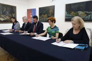 SARAJEVO, 17. aprila (FENA) - Ministar kulture i sporta Kantona Sarajevo Kenan Magoda potpisao je danas s direktorima ugovore o sufinansiranju četiri ključne institucije kulture Bosne i Hercegovine: Historijskog muzeja BiH, Kinoteke BiH, Muzeja književnosti i pozorišne umjetnosti BiH i Umjetničke galerije BiH. (Foto FENA/Amer Kajmović)
