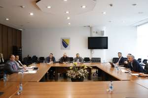 SARAJEVO, 17. aprila (FENA) - Ministar komunikacija i prometa Bosne i Hercegovine Edin Forto razgovarao je danas sa predstavnicima prijevoznika o aktuelnoj problematici domaćih prijevoznika tereta. (Foto FENA/Amer Kajmović)