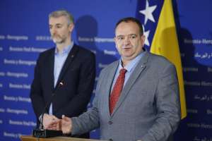 SARAJEVO, 17. aprila (FENA) - Ministar komunikacija i prometa Bosne i Hercegovine Edin Forto razgovarao je danas sa predstavnicima prijevoznika o aktuelnoj problematici domaćih prijevoznika tereta. (Foto FENA/Amer Kajmović)