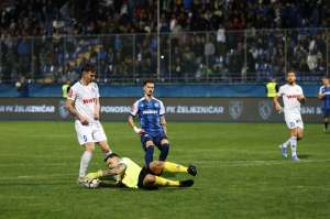 SARAJEVO, 16. april (FENA) – Nogometaši Željezničara nisu uspjeli nadoknaditi tri gola zaostatka iz prve utakmice polufinala Kupa Bosne i Hercegovine protiv Širokog Brijega. Iako su danas na stadionu 