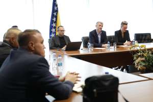 SARAJEVO, 17. aprila (FENA) - Ministar komunikacija i prometa Bosne i Hercegovine Edin Forto razgovarao je danas sa predstavnicima prijevoznika o aktuelnoj problematici domaćih prijevoznika tereta. (Foto FENA/Amer Kajmović)