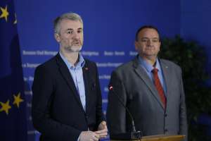 SARAJEVO, 17. aprila (FENA) - Ministar komunikacija i prometa Bosne i Hercegovine Edin Forto razgovarao je danas sa predstavnicima prijevoznika o aktuelnoj problematici domaćih prijevoznika tereta. (Foto FENA/Amer Kajmović)