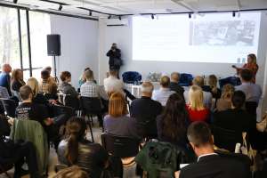 SARAJEVO, 17. aprila (FENA) – Mediacentar Sarajevo obilježio je 30. godinu rada i tim povodom je u Historijskom muzeju Bosne i Hercegovine upriličen razgovor o temi „Budućnost medija i novinarstva – lekcije iz proteklih 30 godina”. (Foto FENA/Almir Razić)