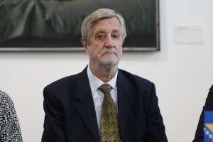 SARAJEVO, 17. aprila (FENA) - Ministar kulture i sporta Kantona Sarajevo Kenan Magoda potpisao je danas s direktorima ugovore o sufinansiranju četiri ključne institucije kulture Bosne i Hercegovine: Historijskog muzeja BiH, Kinoteke BiH, Muzeja književnosti i pozorišne umjetnosti BiH i Umjetničke galerije BiH. (Foto FENA/Amer Kajmović)
