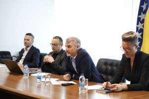 SARAJEVO, 17. aprila (FENA) - Ministar komunikacija i prometa Bosne i Hercegovine Edin Forto razgovarao je danas sa predstavnicima prijevoznika o aktuelnoj problematici domaćih prijevoznika tereta. (Foto FENA/Amer Kajmović)