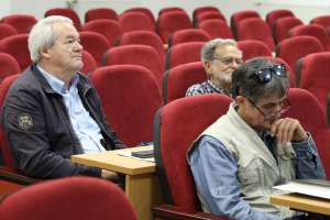 SARAJEVO, 17. aprila (FENA) - Pčele su mali, ali neprocjenjivi čuvari naše budućnosti. Njihova je uloga u održavanju ekosustava i proizvodnji hrane neizmjerno važna. Zbog toga je važno shvatiti ozbiljnost situacije i aktivno raditi na zaštiti pčela. Bez njih naš svijet ne bi bio isti, a posljedice njihova nestanka bile bi katastrofalne. Stoga trebamo djelovati sada kako bismo osigurali bolju budućnost za sve nas - poruka je Saveza pčelara Federacije Bosne i Hercegovine, koji su danas u Sarajevu održali prvo savjetovanje o 