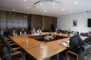 SARAJEVO, 17. aprila (FENA) - Ministar komunikacija i prometa Bosne i Hercegovine Edin Forto razgovarao je danas sa predstavnicima prijevoznika o aktuelnoj problematici domaćih prijevoznika tereta. (Foto FENA/Amer Kajmović)
