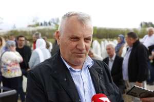 SARAJEVO, 17. aprila (FENA) -  U okviru obilježavanja 15. aprila - Dana Armije Republike Bosne i Hercegovine,  na Vlakovu svečano otvoreno Centralno spomen-obilježje – nišan s grbom ljiljana. (Foto FENA/Almir Razić)