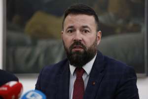 SARAJEVO, 17. aprila (FENA) - Ministar kulture i sporta Kantona Sarajevo Kenan Magoda potpisao je danas s direktorima ugovore o sufinansiranju četiri ključne institucije kulture Bosne i Hercegovine: Historijskog muzeja BiH, Kinoteke BiH, Muzeja književnosti i pozorišne umjetnosti BiH i Umjetničke galerije BiH. (Foto FENA/Amer Kajmović)
