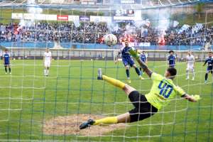 SARAJEVO, 16. april (FENA) – Nogometaši Željezničara nisu uspjeli nadoknaditi tri gola zaostatka iz prve utakmice polufinala Kupa Bosne i Hercegovine protiv Širokog Brijega. Iako su danas na stadionu 
