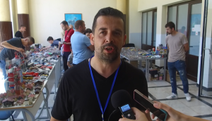 NOVI TRAVNIK, 2. lipnja (FENA) – U organizaciji Gradske knjižnice Novi Travnik i Udruge Stari grad Kaštel, u ovom je srednjobosanskom gradu održan drugi Sajam autića, koji je okupio brojne kolekcionare i posjetitelje iz svih krajeva Bosne i Hercegovine.(Foto FENA/Duško Pucar)
