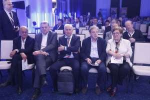 SARAJEVO, 2. juna (FENA) – U okviru 12. Gastroenterološke konferencije, jednog od najznačajnijih stručnih skupova u regiji, ASA Bolnica imala je čast biti domaćin edukativne sesije Live Endoscopy, koju je predvodio prof. dr. Nenad Vanis, međunarodno priznati gastroenterolog, univerzitetski profesor i voditelj Odjeljenja za gastroenterologiju ASA Bolnice. (Foto FENA/Amer Kajmović)