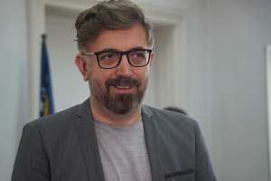 SARAJEVO, 2. juna (FENA) - Svečanu promociju projekta „Očuvanje orijentalnih rukopisa 14. i 15. stoljeća i atlasa Theatrum Orbis Terrarum – Teatar svijeta (1592)”, koji se bavi zaštitom i prezentacijom vrijednih rukopisnih i kartografskih zbirki iz naše kulturno-historijske baštine. Projekt je realiziran uz podršku Federalnog ministarstva obrazovanja i nauke. (Foto FENA/Jasmin Hasečić/ap)