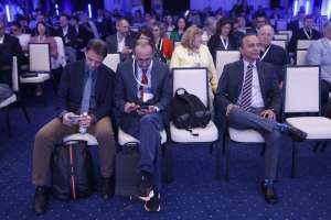 SARAJEVO, 2. juna (FENA) – U okviru 12. Gastroenterološke konferencije, jednog od najznačajnijih stručnih skupova u regiji, ASA Bolnica imala je čast biti domaćin edukativne sesije Live Endoscopy, koju je predvodio prof. dr. Nenad Vanis, međunarodno priznati gastroenterolog, univerzitetski profesor i voditelj Odjeljenja za gastroenterologiju ASA Bolnice. (Foto FENA/Amer Kajmović)