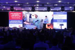 SARAJEVO, 2. juna (FENA) – U okviru 12. Gastroenterološke konferencije, jednog od najznačajnijih stručnih skupova u regiji, ASA Bolnica imala je čast biti domaćin edukativne sesije Live Endoscopy, koju je predvodio prof. dr. Nenad Vanis, međunarodno priznati gastroenterolog, univerzitetski profesor i voditelj Odjeljenja za gastroenterologiju ASA Bolnice. (Foto FENA/Amer Kajmović)