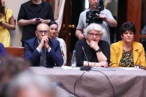 Balkanska istraživačka mreža Bosne i Hercegovine (BIRN BiH), u saradnji s Memorijalnim centrom Srebrenica i Udruženjem “Kali Sara”, organizuje “Razgovor o romskom ratnom nasljeđu – civilne žrtve rata i memorijalizacija“ i predstavlja multimedijalnu stranicu o stradanju Roma