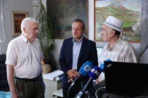 SARAJEVO, 29. juna (FENA) – Poništavanjem presude u predmetu 'Slaven Kovačević protiv Bosne i Hercegovine', Evropski sud za ljudska prava izgubio je pravni kredibilitet  i postao više politički sud, izjavio je prof. dr. Enver Halilović, jedan od uvodničara na današnjoj sesiji asocijacije nezavisnih intelektualaca „Krug 99“ u Sarajevu, održanoj o temi “Embargo na demokratiju u BiH – slučaj Kovačević pred Evropskim sudom za ljudska prava”. (Foto FENA/Almir Razić)