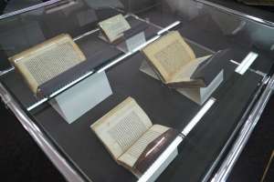 SARAJEVO, 2. juna (FENA) - Svečanu promociju projekta „Očuvanje orijentalnih rukopisa 14. i 15. stoljeća i atlasa Theatrum Orbis Terrarum – Teatar svijeta (1592)”, koji se bavi zaštitom i prezentacijom vrijednih rukopisnih i kartografskih zbirki iz naše kulturno-historijske baštine. Projekt je realiziran uz podršku Federalnog ministarstva obrazovanja i nauke. (Foto FENA/Jasmin Hasečić/ap)