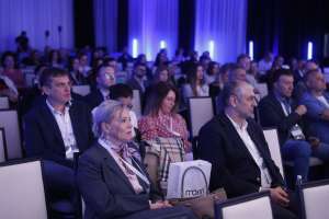 SARAJEVO, 2. juna (FENA) – U okviru 12. Gastroenterološke konferencije, jednog od najznačajnijih stručnih skupova u regiji, ASA Bolnica imala je čast biti domaćin edukativne sesije Live Endoscopy, koju je predvodio prof. dr. Nenad Vanis, međunarodno priznati gastroenterolog, univerzitetski profesor i voditelj Odjeljenja za gastroenterologiju ASA Bolnice. (Foto FENA/Amer Kajmović)