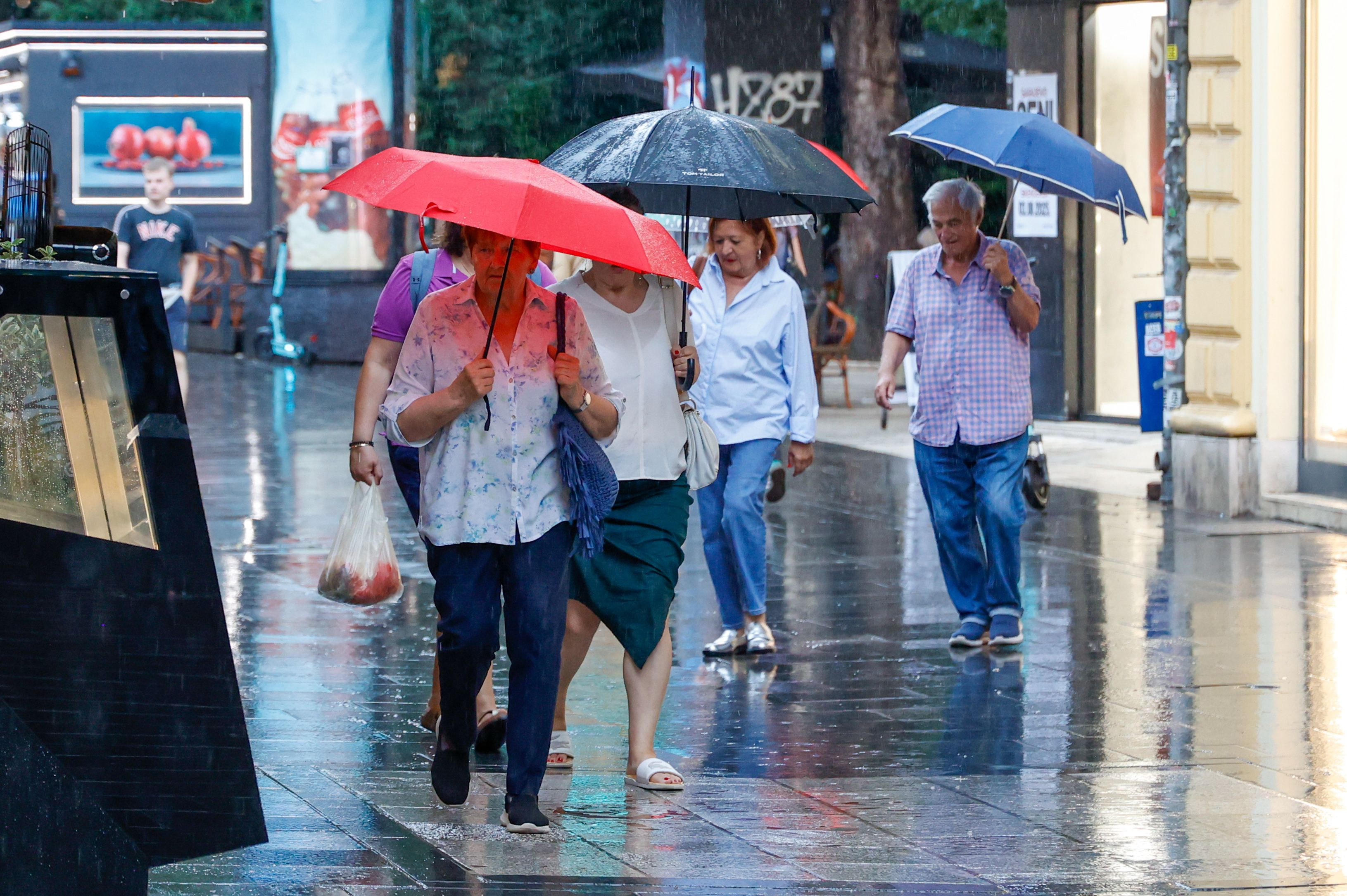 Sutra sunčano uz umjeren porast naoblake tokom dana, u Bosni poslije podne lokalni pljuskovi