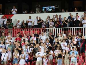 MOSTAR, 15. srpnja (FENA) - Zrinjski je u uzvratnom susretu na svom stadionu slavio protiv Virtusa iz San Marina rezultatom 2:1 te s
ukupnih 4:1 prošao u drugo pretkolo UEFA Lige prvaka, gdje ih čeka stari poznanik - Slovan iz Bratislave.(Foto FENA/Branka Soldo)