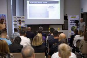 SARAJEVO, 15. jula (FENA) – U organizaciji Bosanskohercegovačkog auto-moto kluba(BIHAMK), a uz podršku Međunarodne automobilističke organizacije (FIA) i JP Ceste Federacije Bosne i Hercegovine, danas je u Sarajevu prezentirana Studija “Pokrenimo promjenu za čistiji zrak”- o utjecaju saobraćaja na okoliš na teritoriji Kantona Sarajevo.(Foto FENA/Amer Kajmović)

