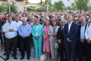 STOLAC, 18. srpnja (FENA) – Sportski kolektivi iz Stoca dobili su večeras na korištenje novoizgrađenu višenamjensku sportsku dvoranu. (Foto FENA)