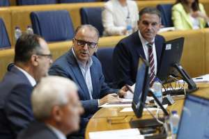 SARAJEVO, 17. jula (FENA) - Dom naroda Parlamentarne skupštine Bosne i Hercegovine bi u nastavku 16 sjednice, koja je počela, trebalo da razmatra principe Prijedloga zakona o izmjeni Zakona o finansiranju političkih stranaka čiji je predlagač delegat Zlatko Miletić.(Foto FENA/Amer Kajmović)