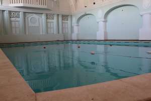 MOSTAR, 19. srpnja (FENA) – Gradska banja na Musali otvorena je 3. lipnja 1914. godine i ubraja se medu najznačajnija arhitektonska ostvarenja Mostara. (Foto FENA/Mario Obrdalj)