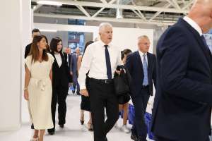 STOLAC, 18. srpnja (FENA) – Sportski kolektivi iz Stoca dobili su večeras na korištenje novoizgrađenu višenamjensku sportsku dvoranu. (Foto FENA)