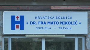 NOVA BILA, 17. srpnja (FENA) - Prigodnom svečanošću ispred Hrvatske bolnice dr. fra Mato Nikolić u Novoj Biloj, uz nazočnost velikog broja uzvanica iz političkog i društvenog života Hrvata iz Bosne i Hercegovine i Republike Hrvatske, večeras je položen kamen temeljac za sedmu i osmu lamelu bolnice.  (Foto FENA/Duško Pucar)

