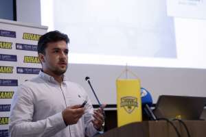 SARAJEVO, 15. jula (FENA) – U organizaciji Bosanskohercegovačkog auto-moto kluba(BIHAMK), a uz podršku Međunarodne automobilističke organizacije (FIA) i JP Ceste Federacije Bosne i Hercegovine, danas je u Sarajevu prezentirana Studija “Pokrenimo promjenu za čistiji zrak”- o utjecaju saobraćaja na okoliš na teritoriji Kantona Sarajevo.(Foto FENA/Amer Kajmović)

