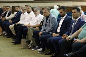 SARAJEVO, 18. jula (FENA) -Premijer Federacije Bosne i Hercegovine Nermin Nikšić  danas je u  sjedištu Vlade Federacije BiH u Sarajevu  uručio ugovore za 32 korisnika iz oblasti  sporta i kulture u Federaciji BiH, a kojima se trebaju isplatiti  sredstva iz dodatne dividende BH Telecoma d.d. Sarajevo. Ukupna vrijednost sredstava iznosi 9.903.682,76 KM.(Foto FENA/Amer Kajmović)