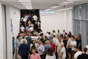 STOLAC, 18. srpnja (FENA) – Sportski kolektivi iz Stoca dobili su večeras na korištenje novoizgrađenu višenamjensku sportsku dvoranu. (Foto FENA)