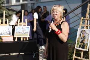 SARAJEVO, 16. jula (FENA) - Federalno ministarstvo kulture i sporta upriličilo je događaj nazvan 'Kupres u Sarajevu'. Na obali Maka Dizdara bili su gosti iz Kupresa, područja bogate tradicije, živopisne i duboko ukorijenjene baštine. Pripremili su raznovrstan umjetnički program te bogatu gastronomsku ponudu.(Foto FENA/Amer Kajmović)