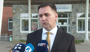 NOVA BILA, 17. srpnja (FENA) - Prigodnom svečanošću ispred Hrvatske bolnice dr. fra Mato Nikolić u Novoj Biloj, uz nazočnost velikog broja uzvanica iz političkog i društvenog života Hrvata iz Bosne i Hercegovine i Republike Hrvatske, večeras je položen kamen temeljac za sedmu i osmu lamelu bolnice.  (Foto FENA/Duško Pucar)

