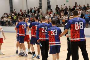 STOLAC, 18. srpnja (FENA) – Sportski kolektivi iz Stoca dobili su večeras na korištenje novoizgrađenu višenamjensku sportsku dvoranu. (Foto FENA)
