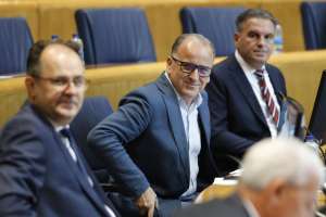 SARAJEVO, 17. jula (FENA) - Dom naroda Parlamentarne skupštine Bosne i Hercegovine bi u nastavku 16 sjednice, koja je počela, trebalo da razmatra principe Prijedloga zakona o izmjeni Zakona o finansiranju političkih stranaka čiji je predlagač delegat Zlatko Miletić.(Foto FENA/Amer Kajmović)