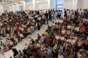 STOLAC, 18. srpnja (FENA) – Sportski kolektivi iz Stoca dobili su večeras na korištenje novoizgrađenu višenamjensku sportsku dvoranu. (Foto FENA)