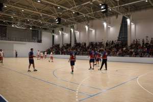 STOLAC, 18. srpnja (FENA) – Sportski kolektivi iz Stoca dobili su večeras na korištenje novoizgrađenu višenamjensku sportsku dvoranu. (Foto FENA)